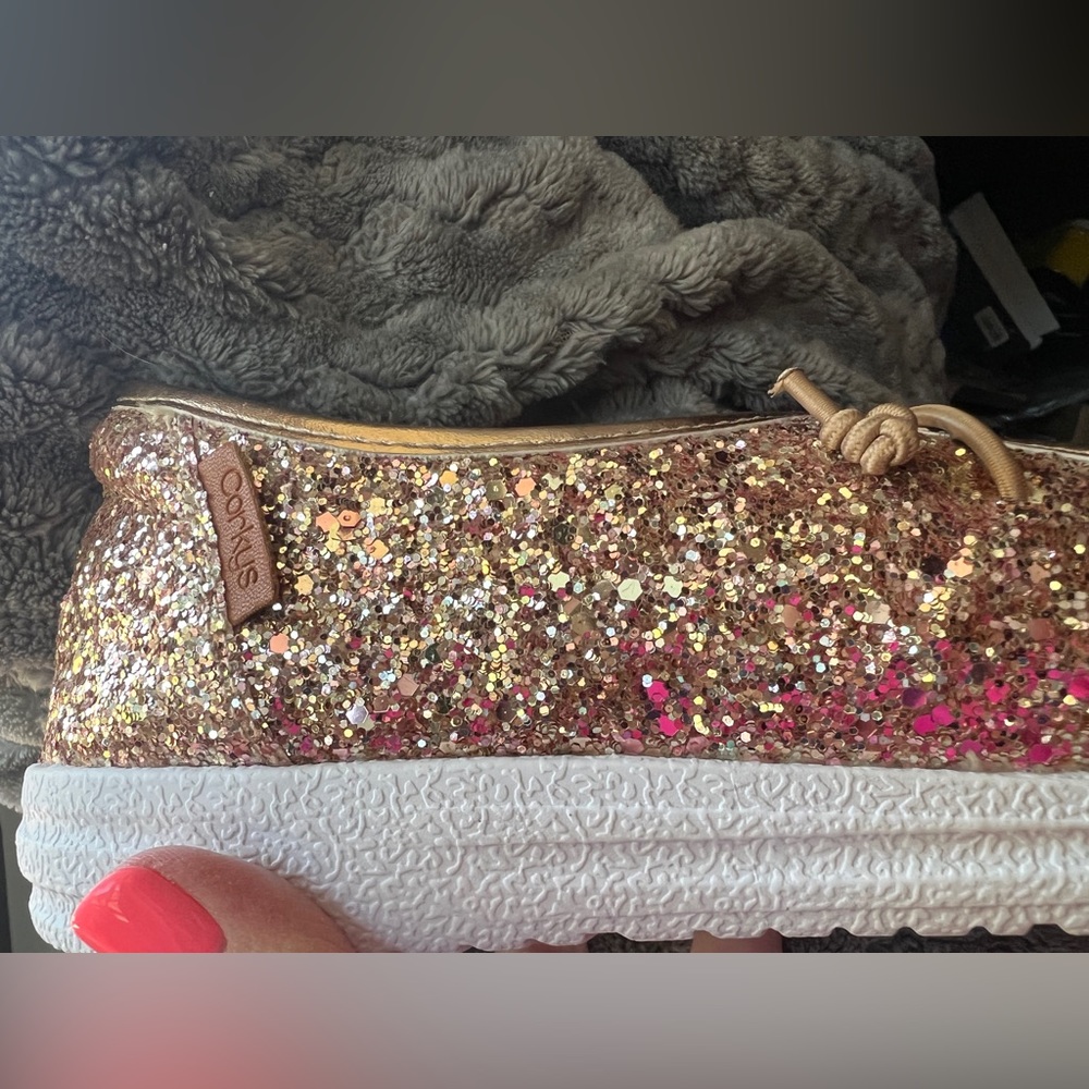 woman’s corky kayak gold glitter
